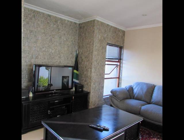 3 BEDROOM HOUSE FOR SALE IN ROOIHUISKRAAL NORTH